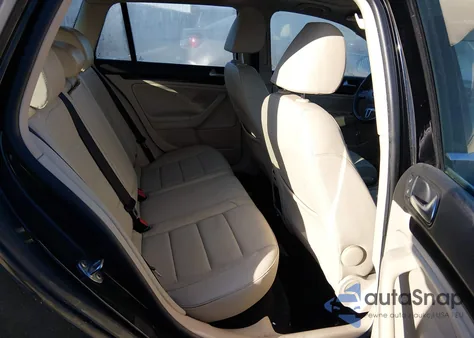 2011 Volkswagen Jetta Sportwagen 2.0L Tdi from USA, damaged, VIN 3VWPL7AJ6BM664774